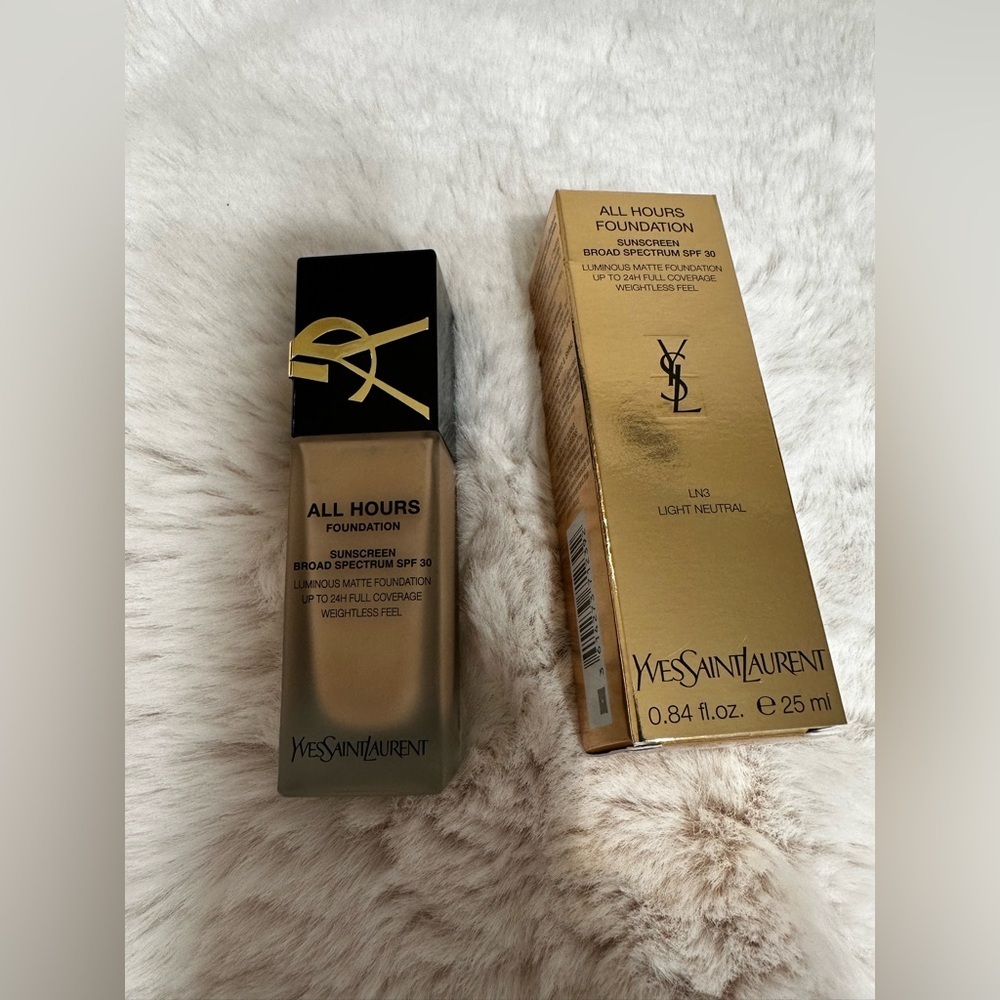 Yves Saint Laurent All Hours Foundation in Gold Packaging LN3 - Picture 4 of 5